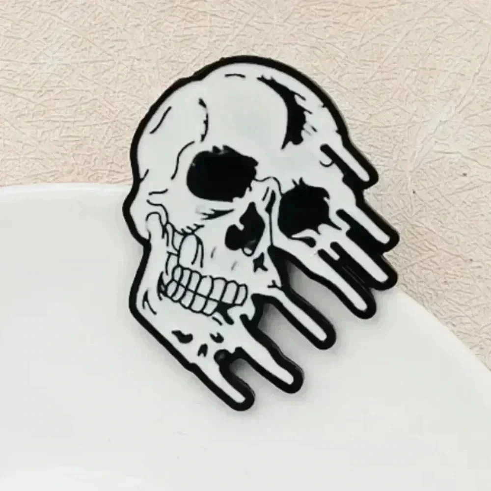 Melting skull.hot horor pin